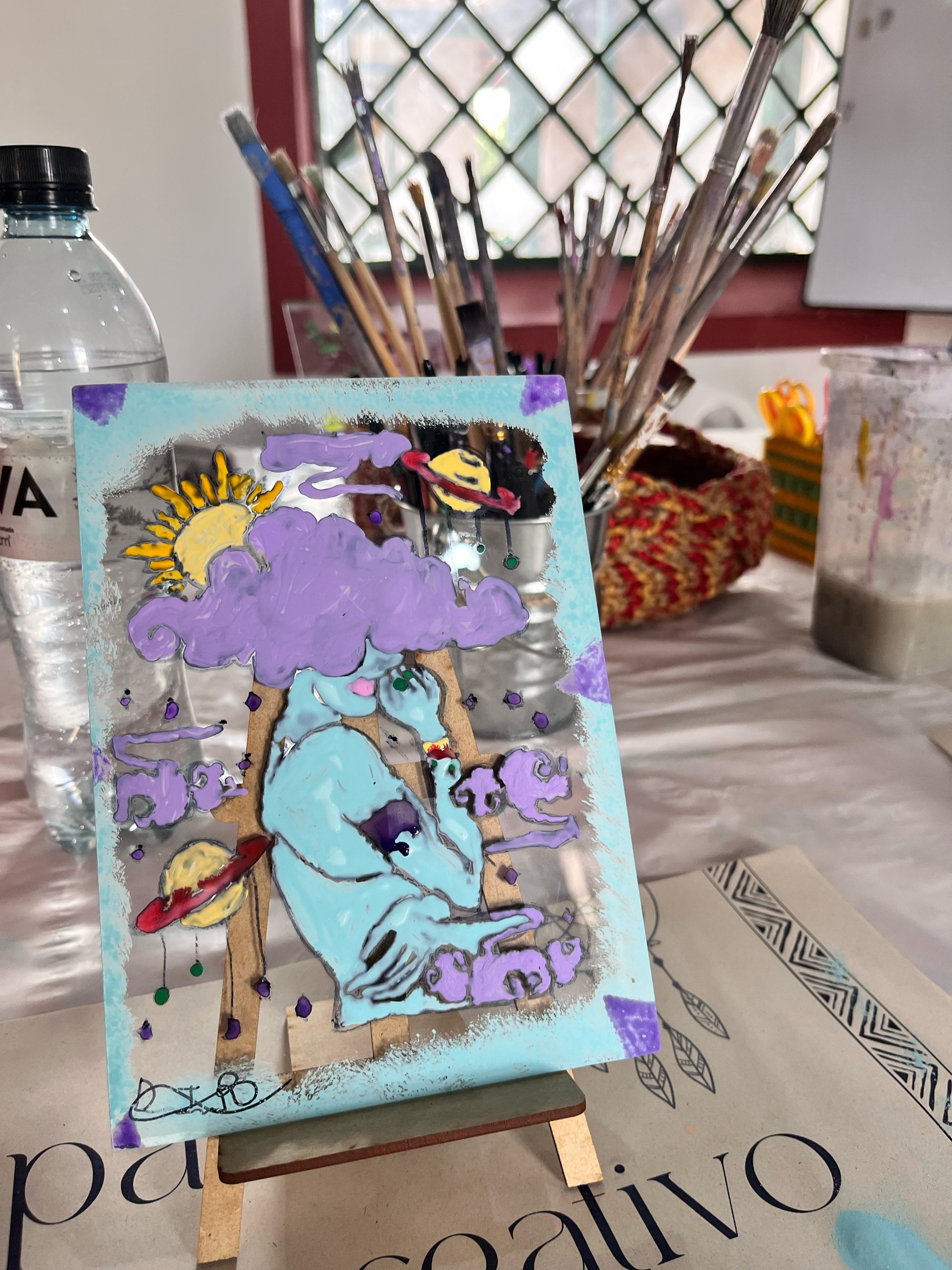 Un dibujo con materiales de arte.